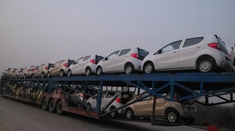 金九銀十寶雅強(qiáng)，單日發(fā)車(chē)突破三百輛——汽車(chē)銷(xiāo)售市場(chǎng)迎來(lái)旺季高峰